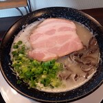 龍潭酒家 - 特製豚骨ラーメン