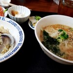 ピリカ - 土曜日のランチメニュー。
            ミニラーメン＆半チャーハン。サラダ、小鉢、ドリンク付き900￥（税込）