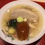 料理屋 植むら - お椀〜海老芋、巨大なめ茸、金時草、銀杏。