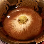 料理屋 植むら - 赤出汁(菊豆腐、菊花)