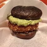 料理屋 植むら - カニグラタンコロッケバーガー〜焼き椎茸でサンド。蟹味噌ソース