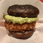 料理屋 植むら - カニグラタンコロッケバーガー〜焼き椎茸でサンド。蟹味噌ソース