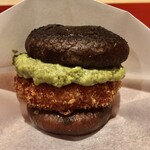 料理屋 植むら - カニグラタンコロッケバーガー〜焼き椎茸でサンド。蟹味噌ソース