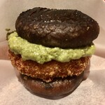 料理屋 植むら - カニグラタンコロッケバーガー〜焼き椎茸でサンド。蟹味噌ソース