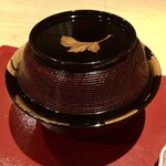 料理屋 植むら - 赤出汁(菊豆腐、菊花)