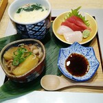 宙 - 盛り込み三種、お造り、あつみ牛肉じゃが、湯葉茶碗蒸し