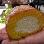 The Lobby - ☆ロールケーキは生クリームたっぷり☆