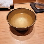 鮨 龍次郎 - 冷酒はぐい飲みでいただきます、宮城県の日高見超辛