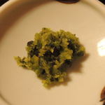 お通し（紫蘇の実漬け）