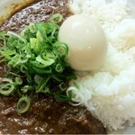 元町通り3丁目 - 2012.12.11　神戸キーマカレー（冬季限定スープ付き）650円。煮玉子（ネギ付き）をトッピング＋100円