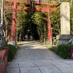 Panju Kuon - パン樹の前にお参りした、来宮神社入口