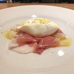 スガハラ - パルマ 生ハム + ブッラータチーズ（アップ）