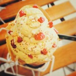 クレープアンドカフェ ヴァーチュ - ピスタチオベリーフロマージュを上から。
      星形の飾りを取った後でございます。