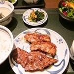 ねぎし - 薄切り牛タンと鶏セット　1400円