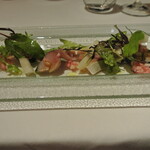 リストランテ カノフィーロ - サバのクルード　紅しぐれ大根と和梨のアグロドルチェ