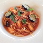 PASTA HOUSE AWkitchen FARM - パスタランチ¥1800
            ナスとモッツアレラのトマトスパゲッティ