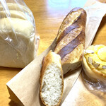 手づくりパンの店 もみの木 - 料理写真:白い食パン　パゲット　