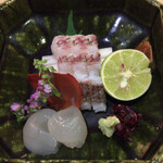 味ひろ - [造り]
      伊勢海老、鯛松皮造り