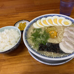 明龍軒 - スタミナラーメン（大盛）、ご飯