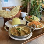 インド料理 ジーラ - ランチＡセット。ナンとサフランライス食べ放題。これでも1,000円未満。