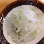 Tonkatsu Sakae - 小鉢は大根の浅漬け