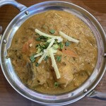 インド料理 ジーラ - ベジタブルカレー。インドカレー屋さんのランチカレーとしては野菜ゴロゴロ。種類も多い。