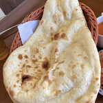 インド料理 ジーラ - プレーンナン。ずっしりくる。