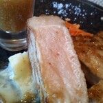 ビストロ セレニテ - 麦豚ちゃんも最高の火入れ　ん～～マンダム