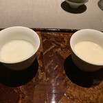 茶禅華 - 温かい杏仁豆腐と冷たい杏仁豆腐