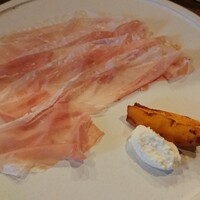 cenci - ペルシュウの付け合わせは安納芋の焼き芋くん。