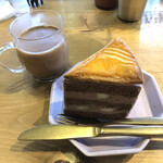 ゼロワンカレーA.o.D - マサラチャイ、洋梨とチョコレートのケーキ