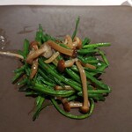 中国飯店 富麗華 - 睡蓮草の炒め物