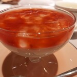 中国飯店 富麗華 - ココナッツムースにラズベリーソース