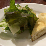 Burosso Due - ランチセットのサラダ、パン