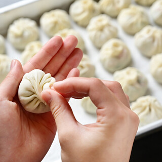 Must eat! 4 Xiaolongbao with store-made gravy overflowing from the skin [450 yen]