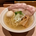 麺屋 kawakami - 鶏塩らーめん＋煮玉子