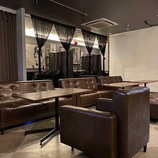 Sofa seats ◎ The stylish interior is perfect for girls' gatherings and dates ♪