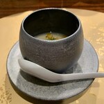 TOKYO CHINOIS 神子 - カリフラワーを発酵して作った白い酸辣湯