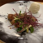 TOKYO CHINOIS 神子 - 松阪豚の焼豚 上には、岡山県産の黄韮とピーマンで青椒肉絲仕立て