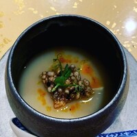TOKYO CHINOIS 神子 - カリフラワーを発酵して作った白い酸辣湯