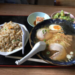 Chaini-Zu Hausu Pekin - ラーメン+チャーハンセット　¥950