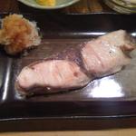 ランチの「ブリの塩焼き」は小ぶりならぬ「大ブリ」！！