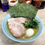 横濱ラーメン あさが家 - ラーメン770円油味濃いめ油多め。海苔増し150円。