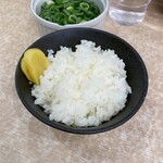 横濱ラーメン あさが家 - 小ライス100円。