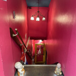 タイの食卓 クルン・サイアム - 階段にて地階へ