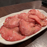 炭火焼肉ホルモン うらら - タン