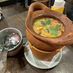 タイの食卓 クルン・サイアム - トムヤンクンは最後までアツアツ