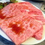 焼肉トップ - 牛上カルビ（945円）