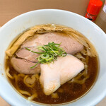 手揉み中華そば 中村 - 中華そば 大盛。ネギ、チャーシュー、鶏チャーシュー、穂先メンマがデフォのトッピング。