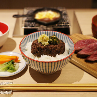 五顆星米飯專家精選的用心米飯。使用羽釜現煮。